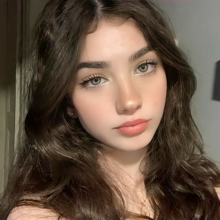 AI Blonde Hair Filter Online for Free input photo example